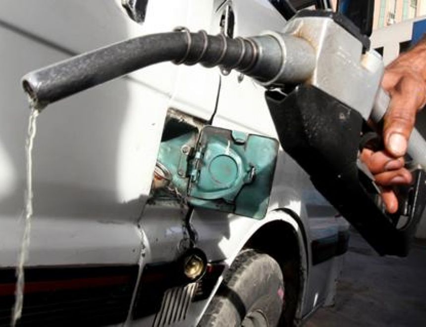 رويترز: الحكومة الفرنسية تستعد لتعليق رفع أسعار الوقود بعد الاحتجاجات