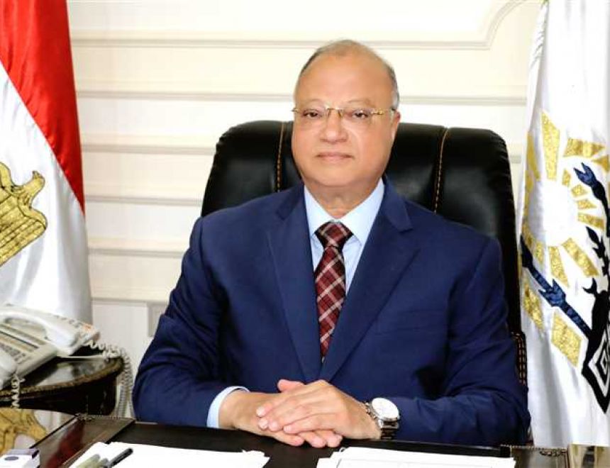 محافظ القاهرة يتفقد أعمال تطوير حديقة كوبري المطار