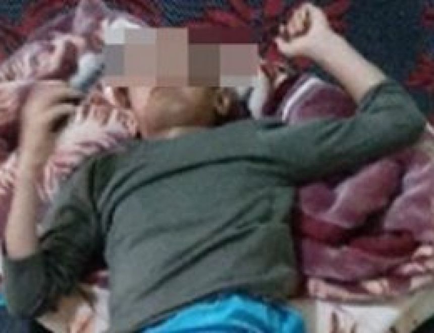 تداول رواد مواقع التواصل الاجتماعى فيديو لـضرب طفل بمحافظة المنوفية، من قبل أحد الأشخاص بأسطوانة غاز "أنبوبة"، فى أشمون