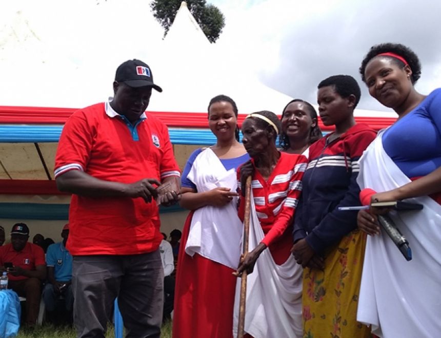 RPF women’s league reaches out to vulnerable households