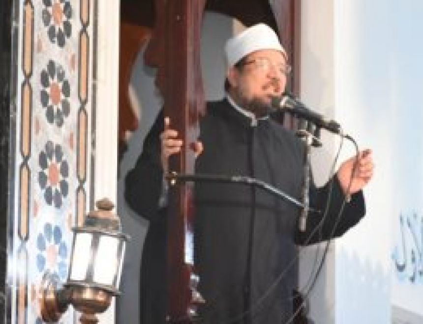 من يتحدثون عن حرمة غلق المساجد في الظروف الآنية إما جهلة أو أعداء للوطن