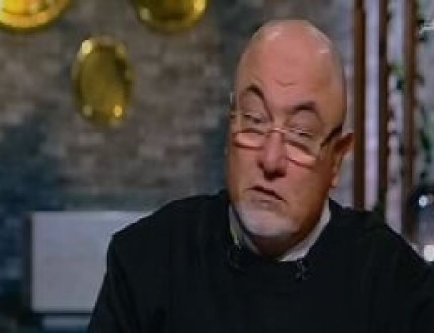 قال الدكتور خالد الجندى عضو المجلس الأعلى للشئون الإسلامية، إنه يثبت كل ما أثبته القرآن والحديث الشريف، مردفاً: "لا ننكر الحور العين ولكن ننكر الكيفية والمطابقة".