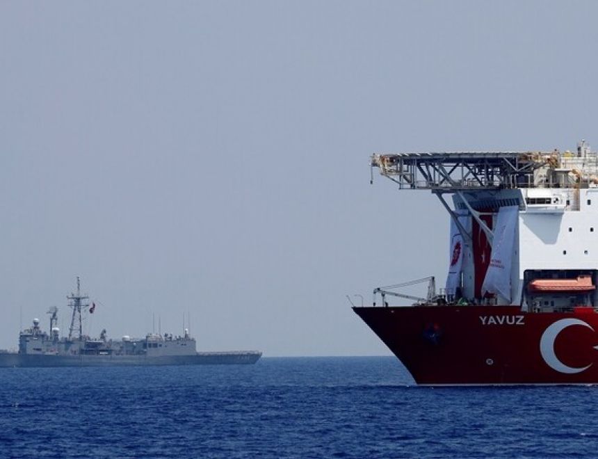البحرية اليونانية تعترض سفينة شحن تركية "محملة بالأسلحة" قبالة السواحل الليبية