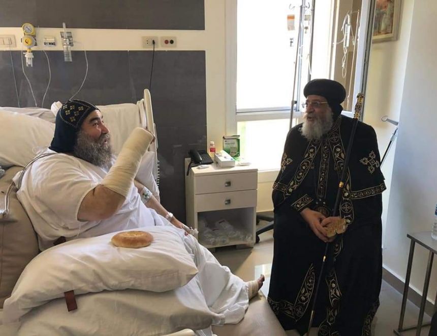 البابا تواضروس يزور الأنبا يؤانس بالمستشفى للاطمئنان على صحته 