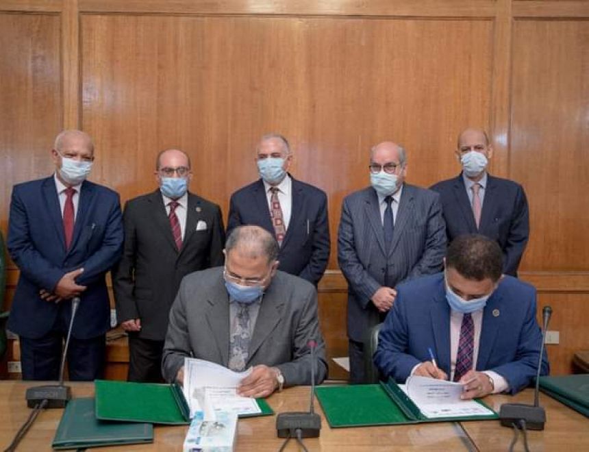 مراسم توقيع عقد المرحلة الثانية من دراسة تحديد الإمكانات والسحب الآمن المستدام للخزانات الجوفية بين وزارة الرى وجامعة القاهرة