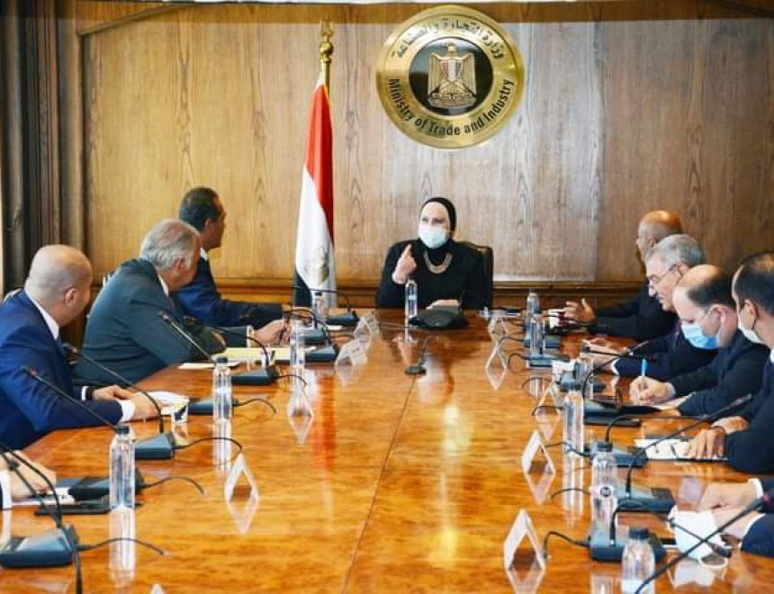 وزيرة التجارة والصناعة تستعرض مع ممثلى المجالس التصديرية خطة الارتقاء بالصادرات المصرية للأسواق الخارجية  وبصفة خاصة السوق الإفريقي.