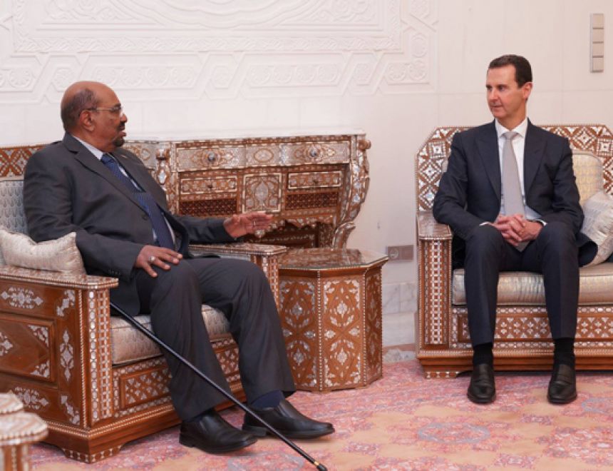 استقبل الرئيس السوري، بشار الأسد، نظيره السوداني عمر البشير، إلى العاصمة السورية دمشق.