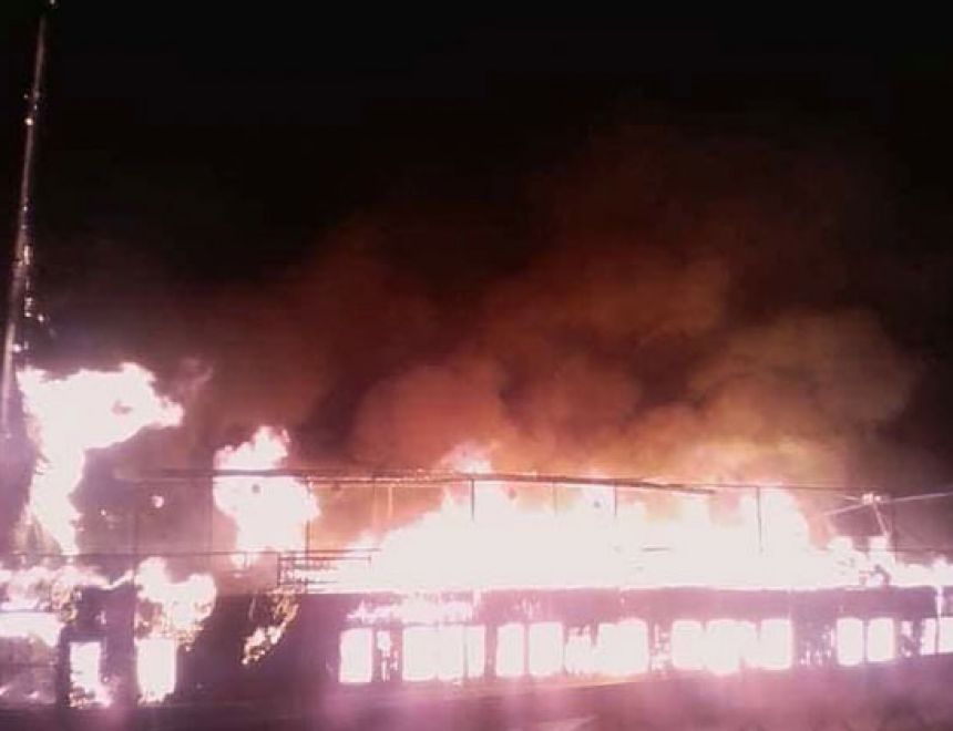 نشب حريق في مركب نيلى في محافظة الأقصر، دون إصابات.