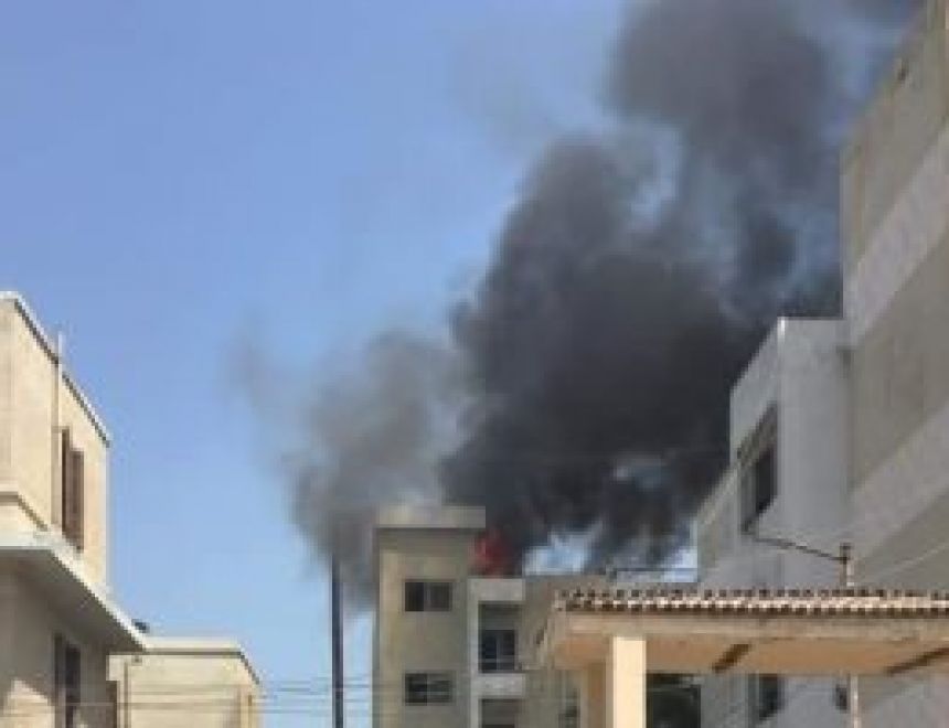 السيطرة على حريق بمخلفات على سطح مستشفى دسوق العام بكفر الشيخ دون إصابات ..صور
