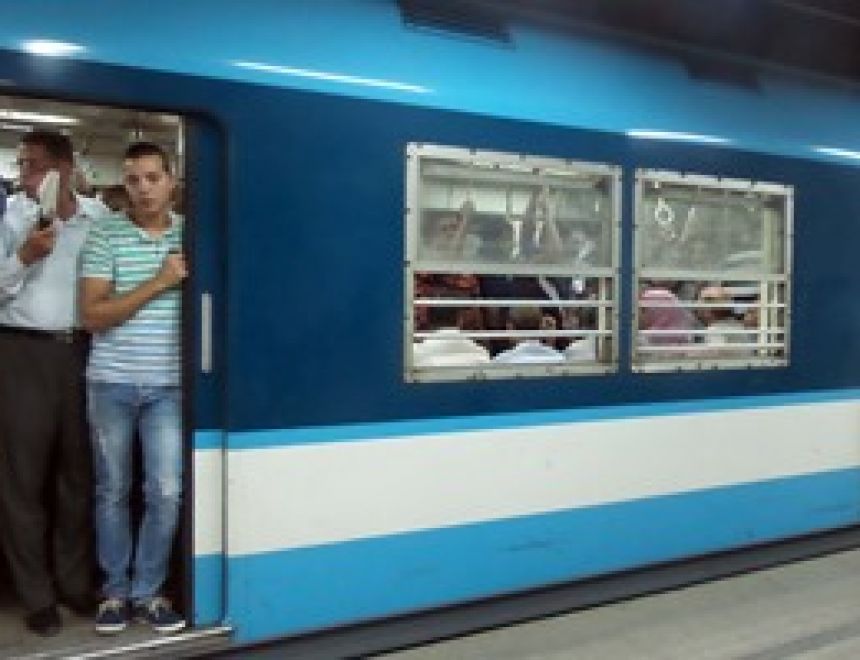 انتحار شاب فلسطينى أسفل عجلات مترو الأنفاق