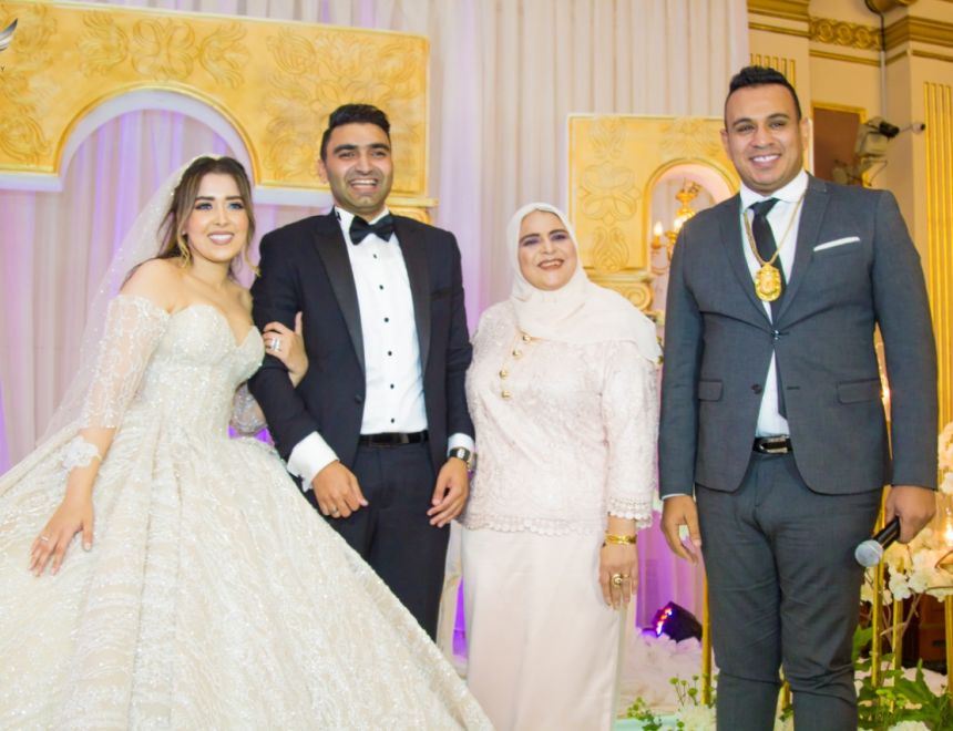 بالصور... محمود الليثي يشعل حفل زفاف احمد وإسراء