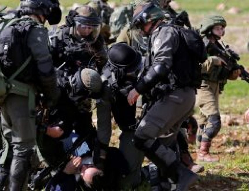 قوات الاحتلال الإسرائيلى تعتقل 23 فلسطينيا من الضفة الغربية