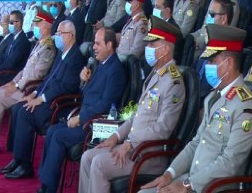 السيسى شاكرا أولياء أمور خريجى الكليات العسكرية: قدموا أبنائهم لحماية مصر