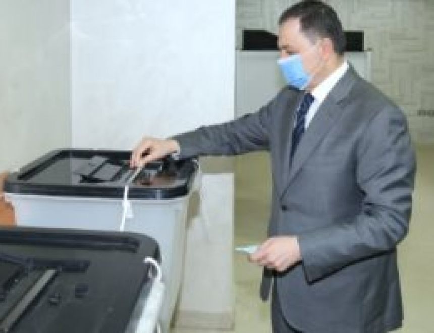 وزير الداخلية يدلى بصوته بانتخابات النواب