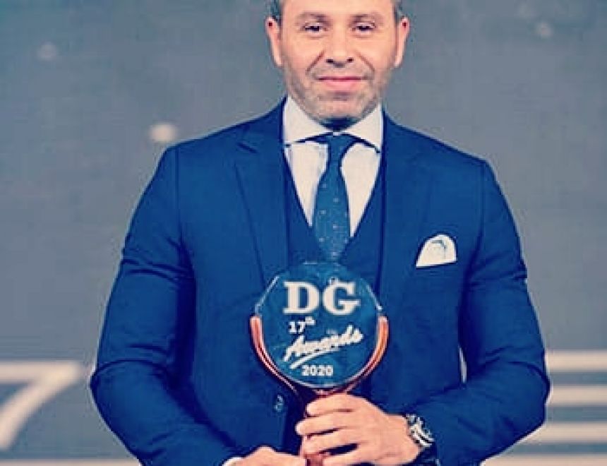 حازم إمام يفوز بجائزة أفضل مذيع راديو من مؤسسة دير جيست لعام 2020