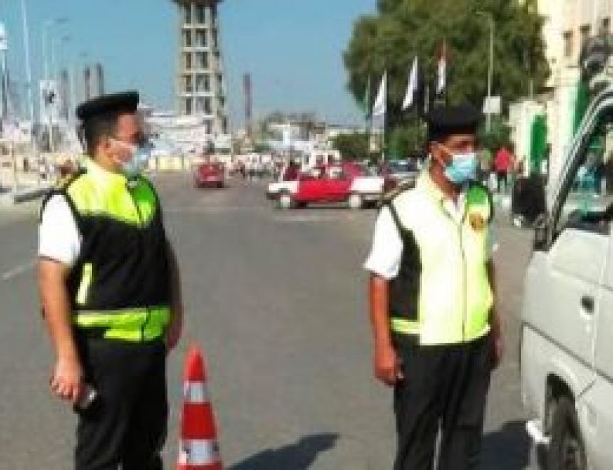 حملات مرورية بمحاور القاهرة والجيزة لرصد مخالفى قواعد المرور