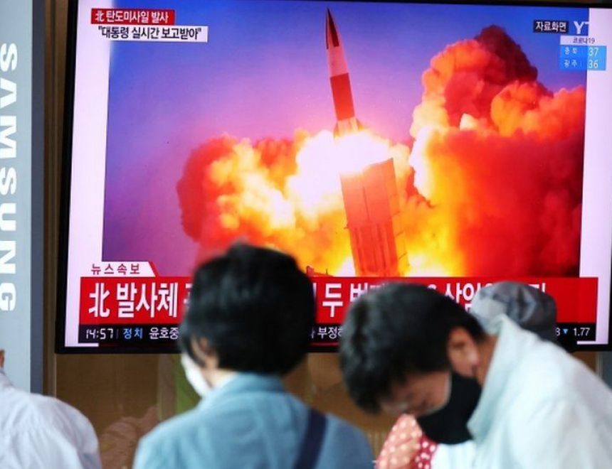 كوريا الشمالية والجنوبية تختبران صواريخ باليستية بفارق ساعات