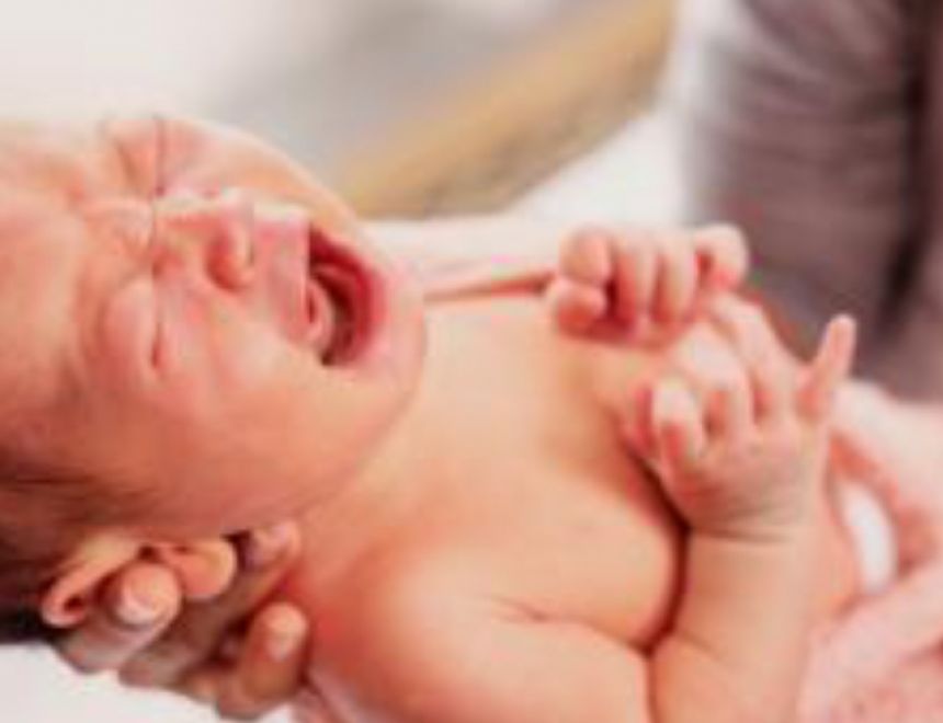 طرق لعلاج التشنجات لدى الأطفال الرضع... الأعراض والأسباب