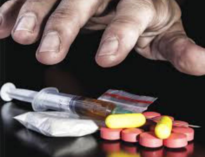 دراسة أمريكية: تعاطي المخدرات يزيد خطر الإصابة بكورونا حتى بعد تلقي التطعيم 