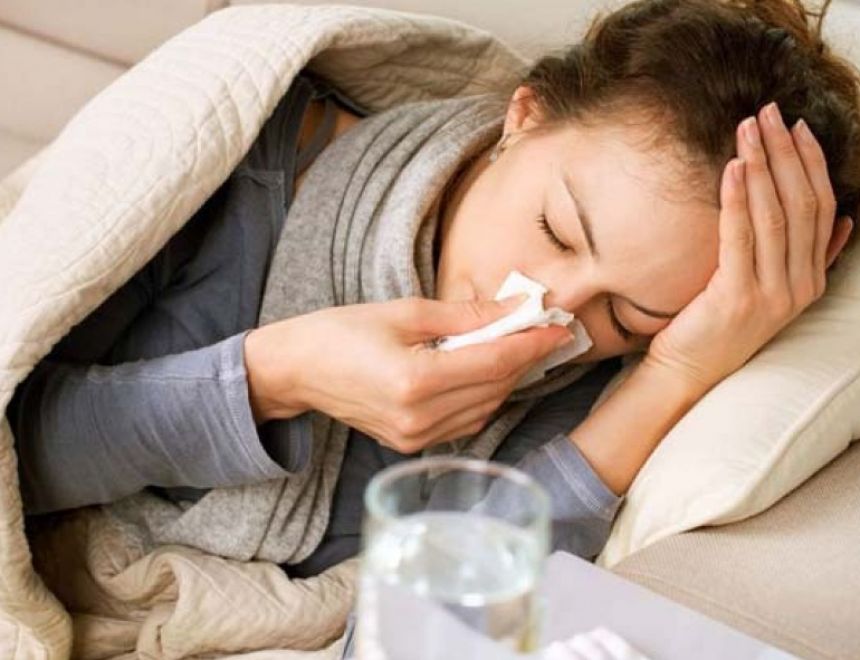 تسع نصائح تساعدك لتخفيف حدة أعراض البرد والأنفلونزا.. تعرف عليهم