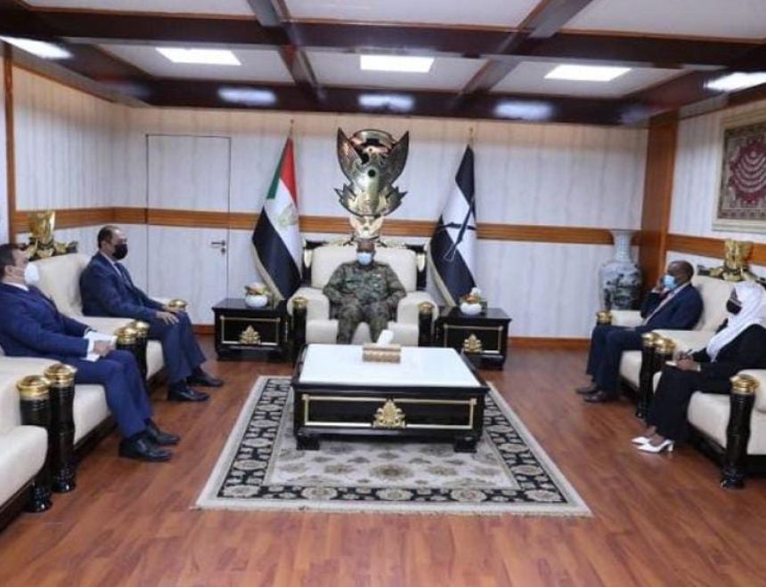 أمين جامعة الدول في زيارة إلى الخرطوم