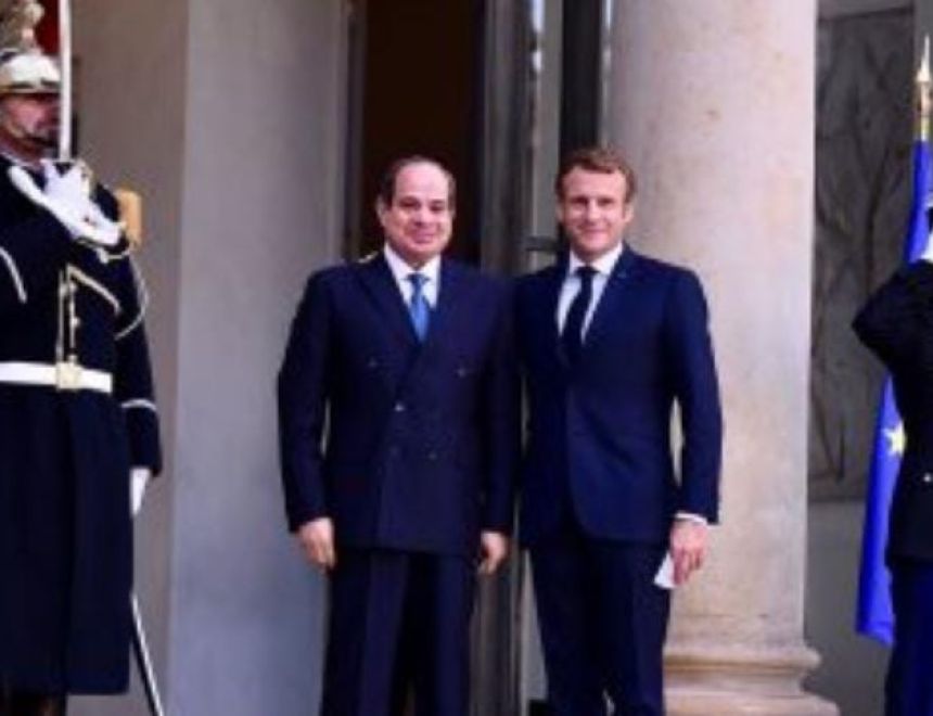 ماكرون يستقبل الرئيس السيسي بمؤتمر باريس الدولي