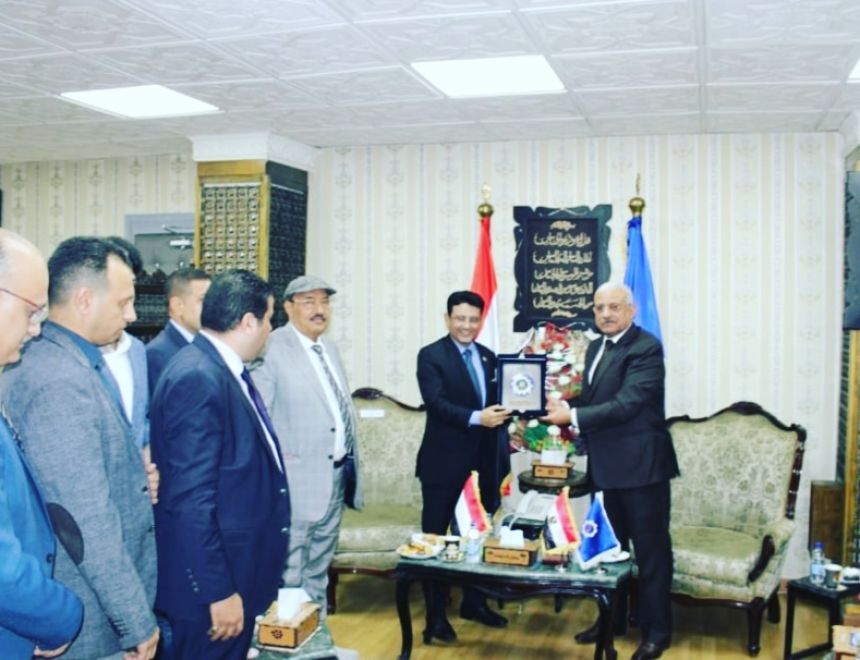 رجال الأعمال اليمنيين يلتقوا بمحافظ السويس لبحث فرص الاستثمار بالمحافظة 