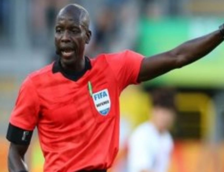 الإتحاد الأفريقي لكرة القدم يعلن عن حكم مباراة الفراعنة و أسود الأطلس 
