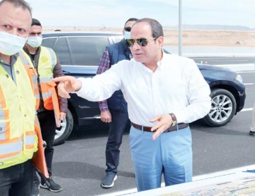 تفقد الرئيس عبدالفتاح السيسى، بعد ظهر أمس، أعمال التطوير على امتداد طريق «القاهرة ـ السويس»،