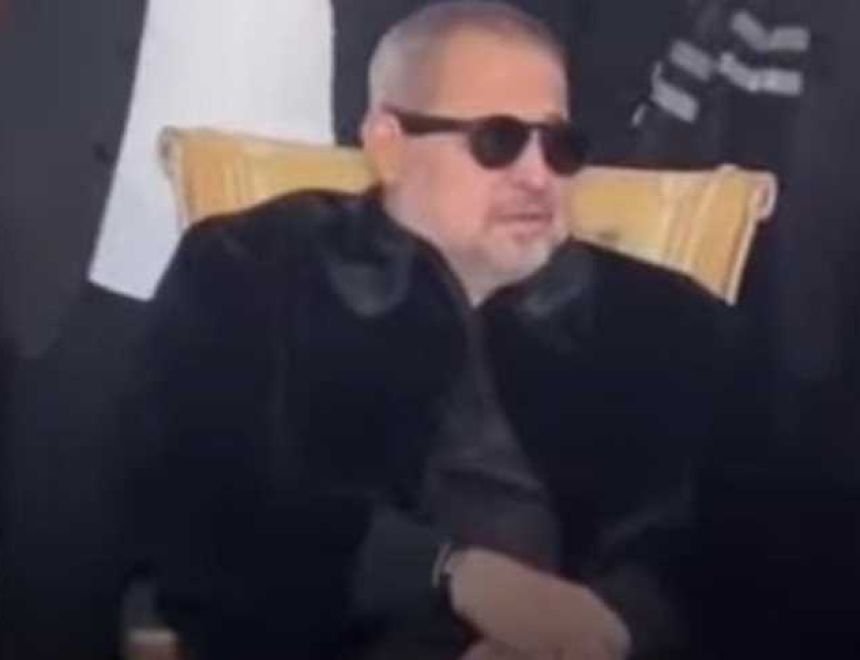 بسوريا ..جورج وسوف يواصل أول يوم عزاء نجله بعد دفن جثمانه (فيديو