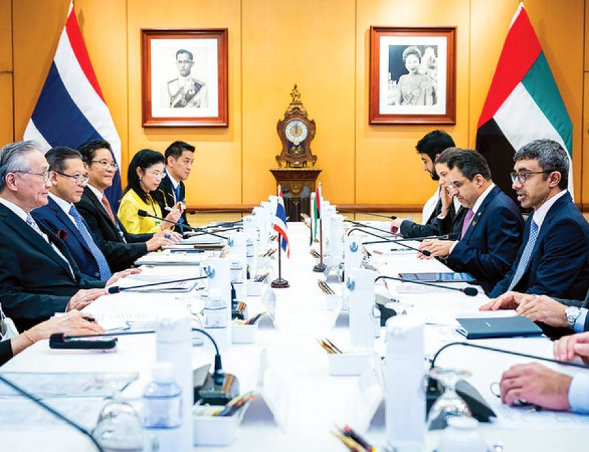 عبدالله بن زايد يلتقي وزير خارجية تايلاند