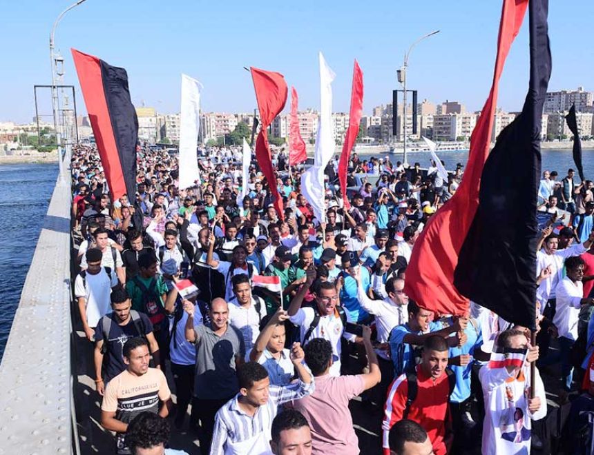 تنكيس الأعلام ومظاهرات وإلغاء احتفالات.. محافظات مصر تنتفض من أجل فلسطين