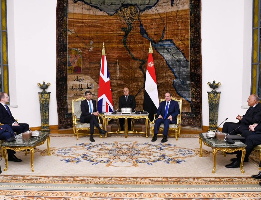 المتحدث الرئاسي ينشر صور الرئيس السيسي يستقبل رئيس وزراء بريطانيا