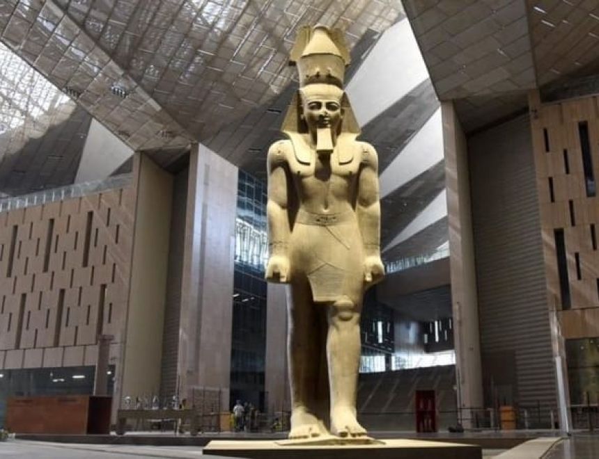 تفعيل الهيكل التنظيمي وافتتاح الدرج العظيم.. المتحف المصري الكبير هدية مصر للعالم في 2024