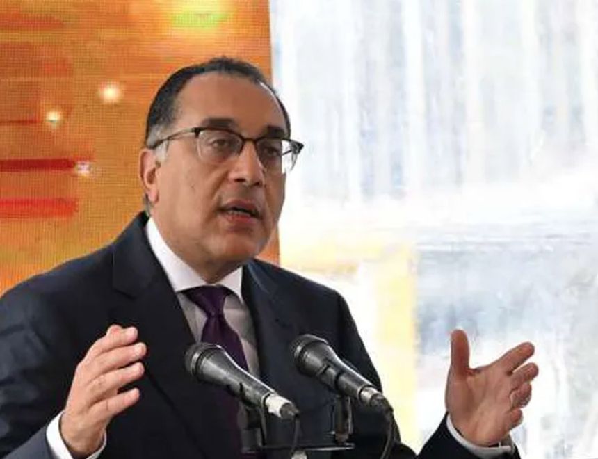 رئيس الوزراء يتفقد معرض "أيادي مصر" في أسوان