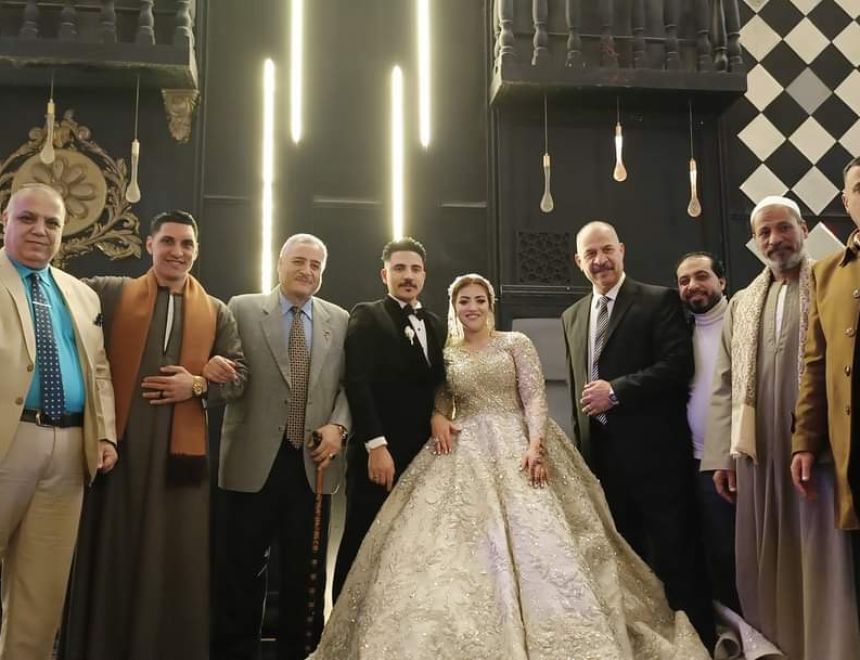 الإعلامى  سيد العايق يهنئ العروسين  بالزفاف السعيد