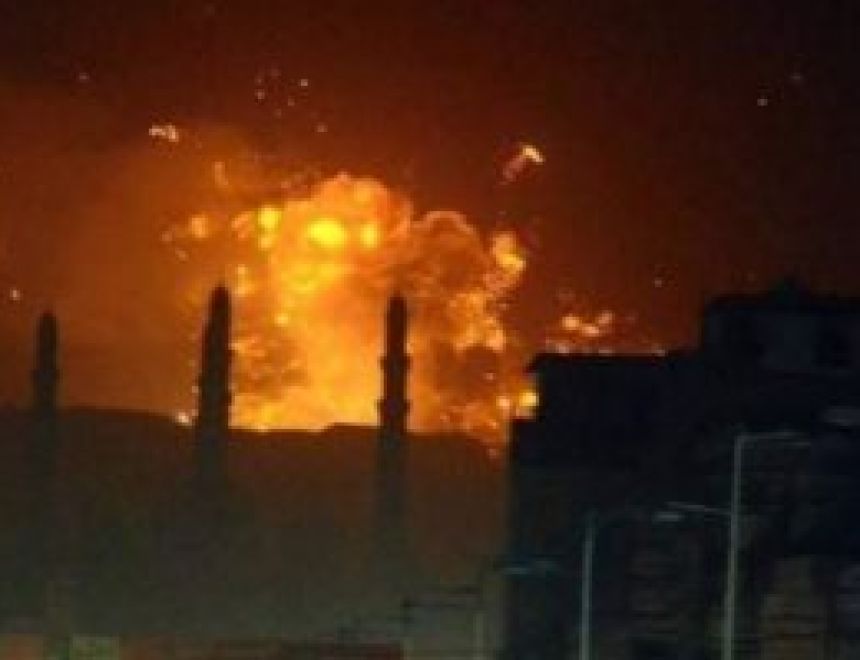 الحوثيون: 13 غارة أمريكية بريطانية على الحديدة خلال الساعات الماضية