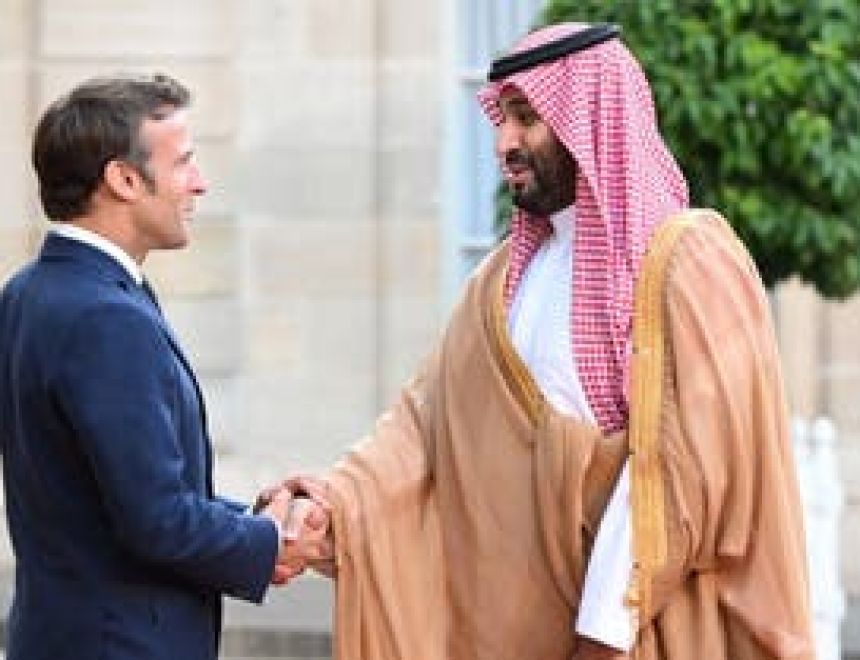 ولي العهد السعودي والرئيس الفرنسي يبحثان مساعدات غزة وأمن البحر الأحمر