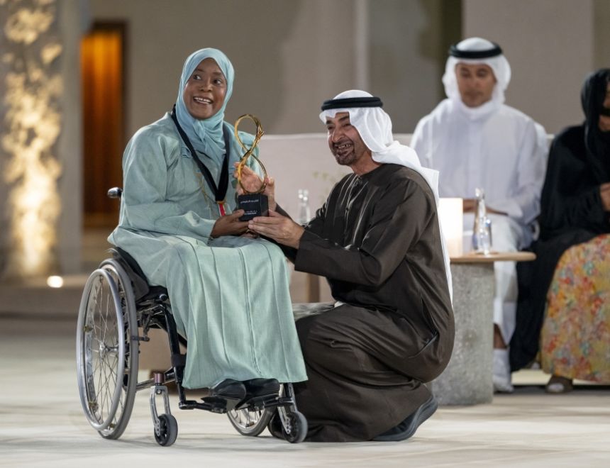 محمد بن زايد: تكريم الحاصلين على الجائزة هو احتفاء بقيم العطاء والإيثار وتعبير عن تقديرنا لكل جهد يرسخ قيم الإمارات