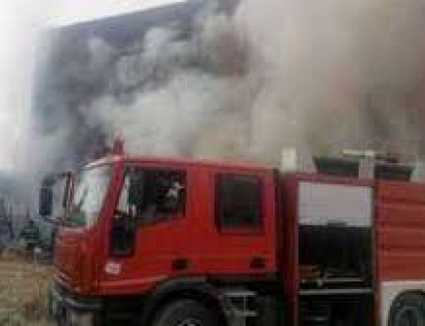 حريق سيارة ملاكى اتجاه ميدان لبنان يسبب كثافات مرورية أعلى محور 26 يوليو