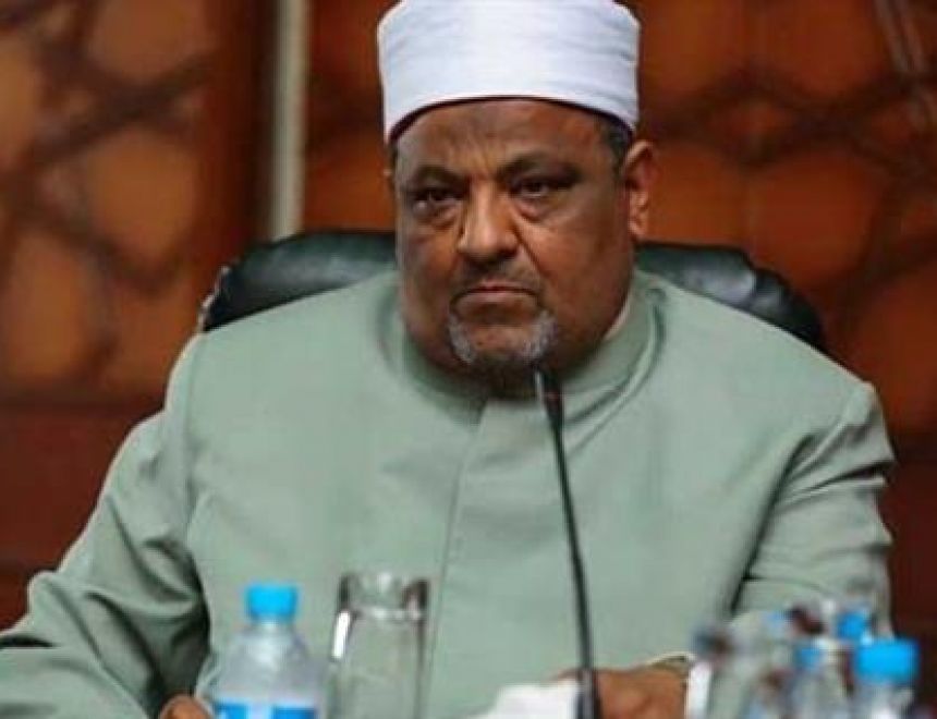 الأمين العام لهيئة كبار العلماء بالأزهر: أكل لحم القطط والكلاب حرام والإفتاء به فتنة