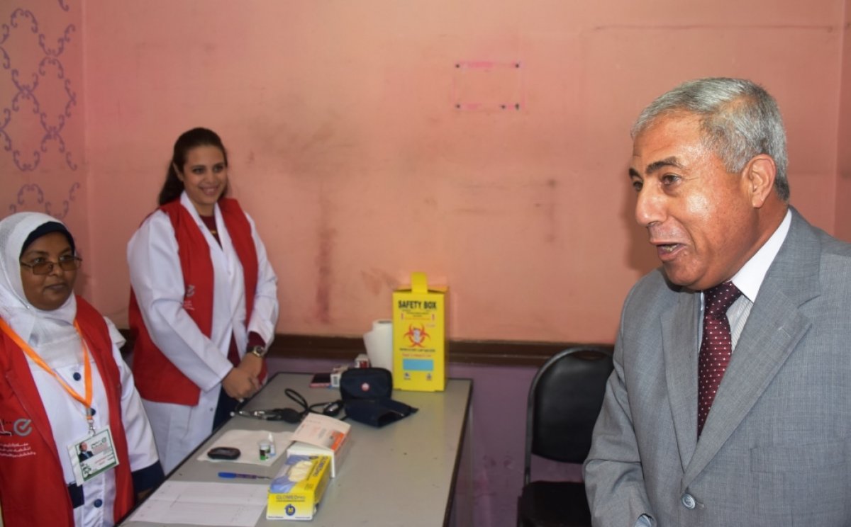 أعطى اللواء أحمد إبراهيم محافظ أسوان إشارة البدء لإطلاق الحملة القومية من مكتب صحة أول بوسط مدينة أسوان