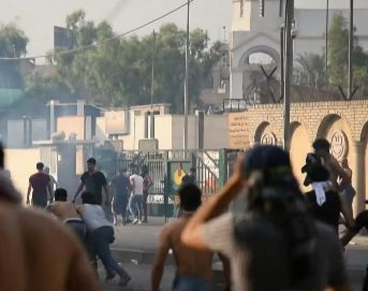 متظاهرون يغلقون مدخل ميناء أم قصر جنوبي العراق بعد إعلان استئناف العمل به