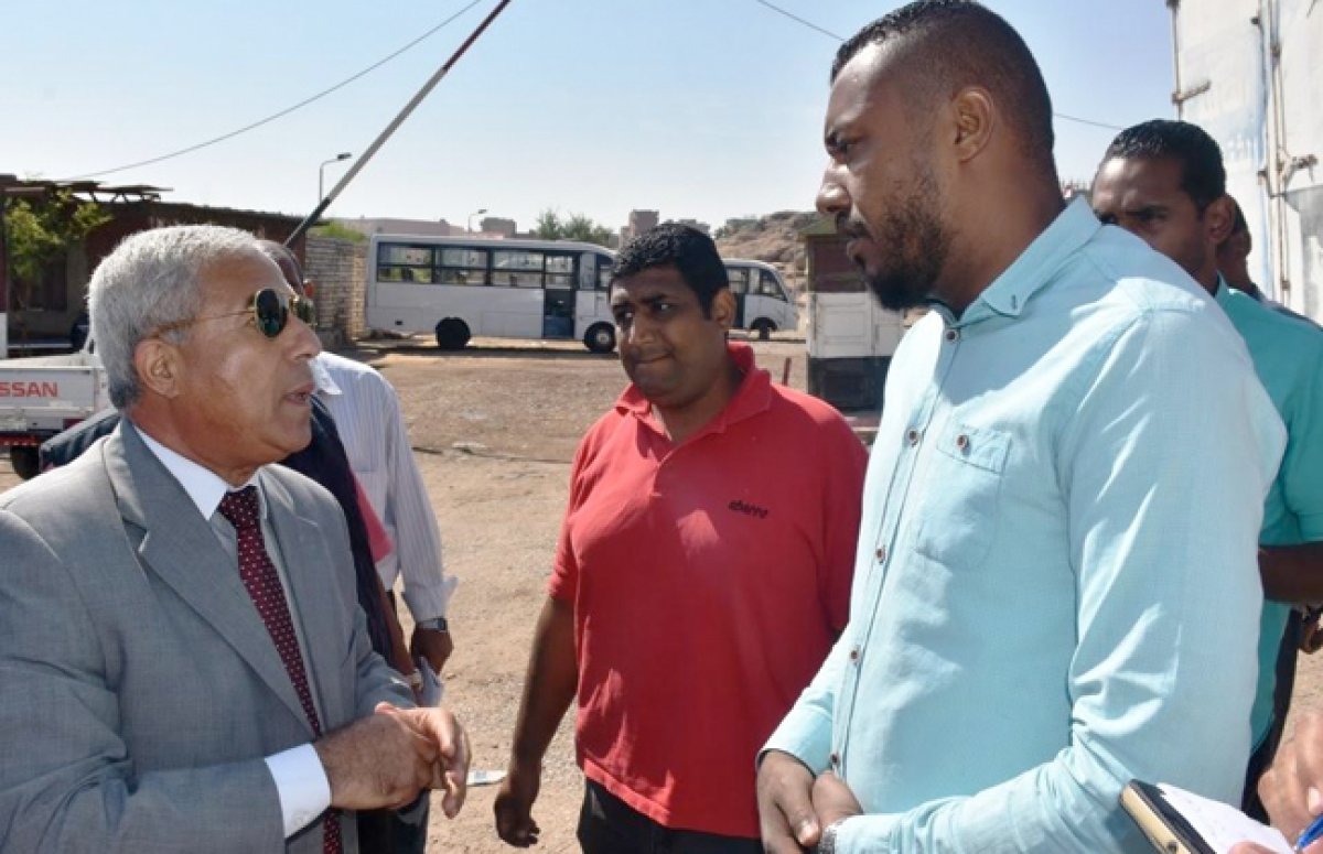 محافظ أسوان يحيل المسئولين بمعسكر الشباب والملعب الفرعى بطريق السادات للتحقيق