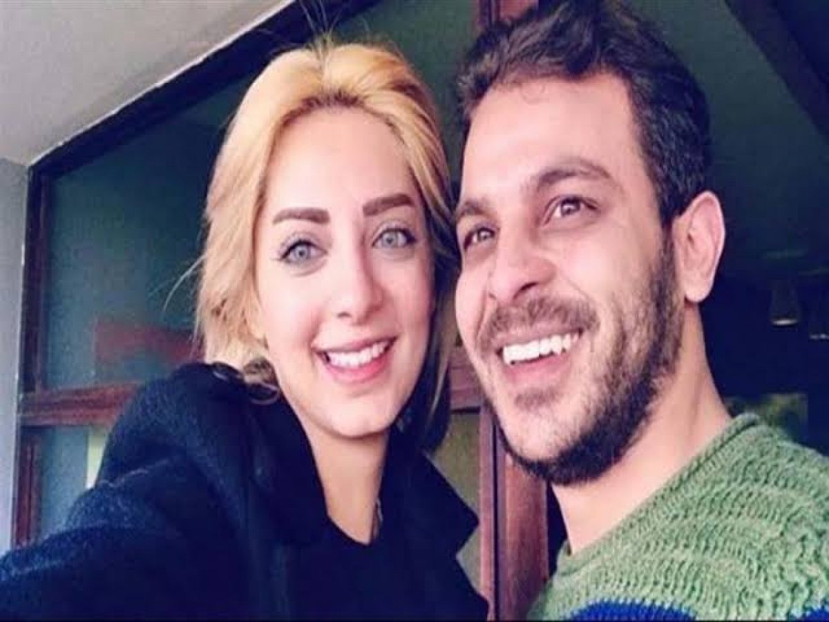المطرب محمد رشاد ينفصل عن زوجته المذيعة مى حلمى ويحذف صورها