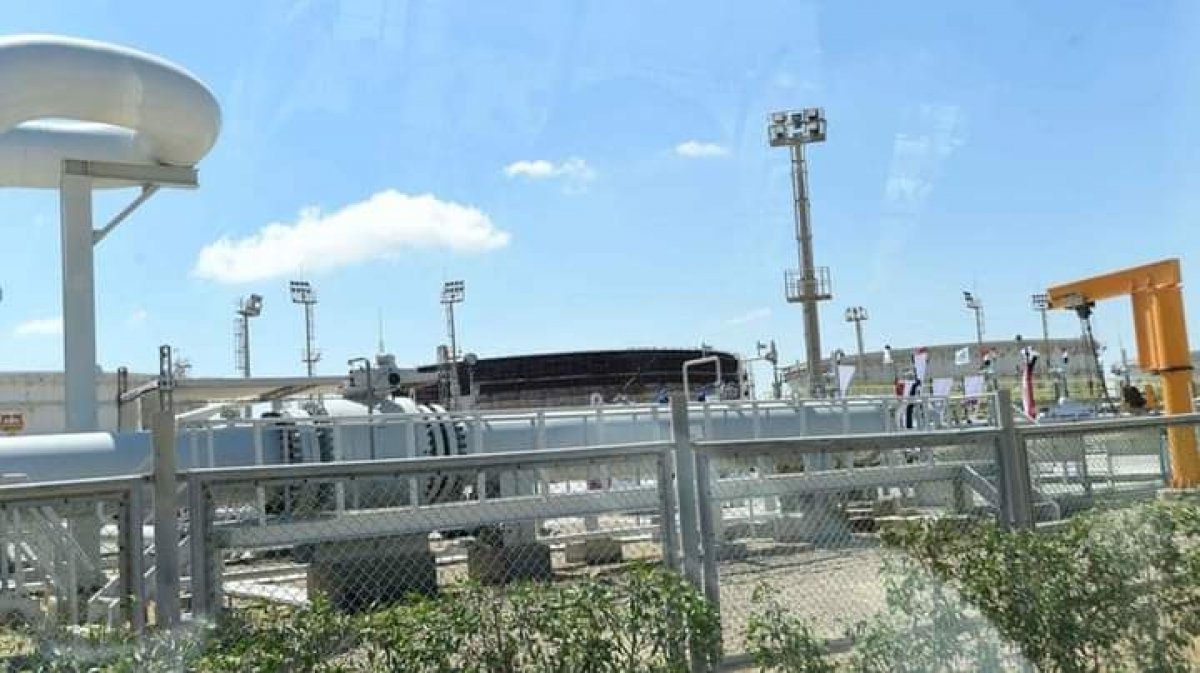 خط الشحن البحري والشمندورة البحرية بميناء الحمراء البترولي التخصصي على ساحل البحر المتوسط