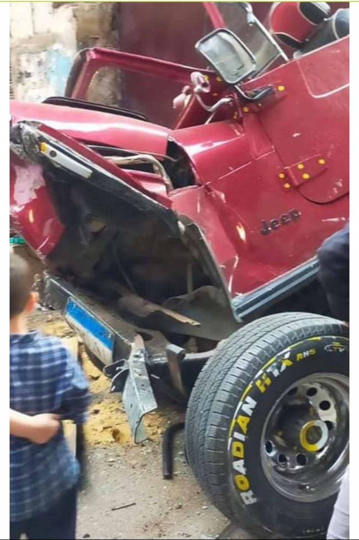 إصابة شخصان إثر سقوط سيارة من أعلى الكوبري وتهشمها