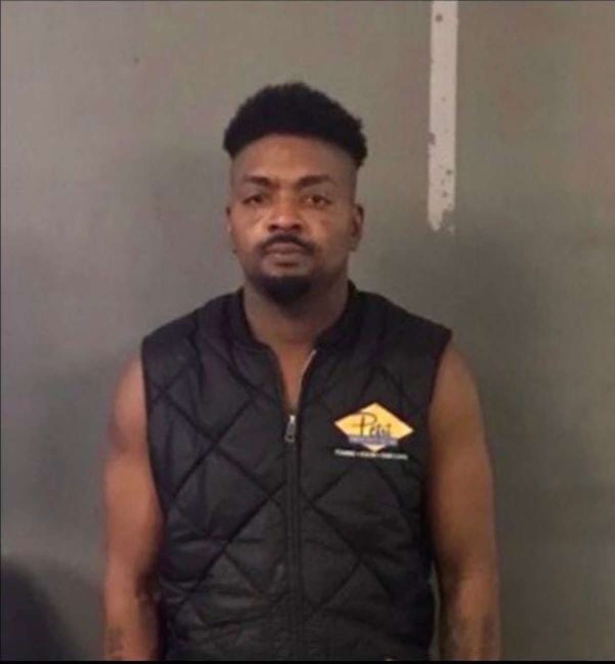 مجرم يقوم بحرق متجر بـ بروكلن - نيويورك- والمتجر به عرب