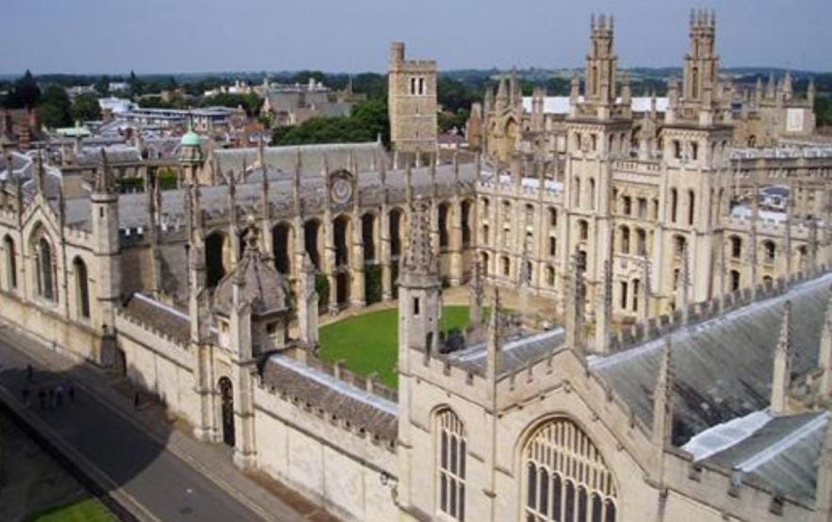 155 مليون تغير اسم كليه باكسفورد