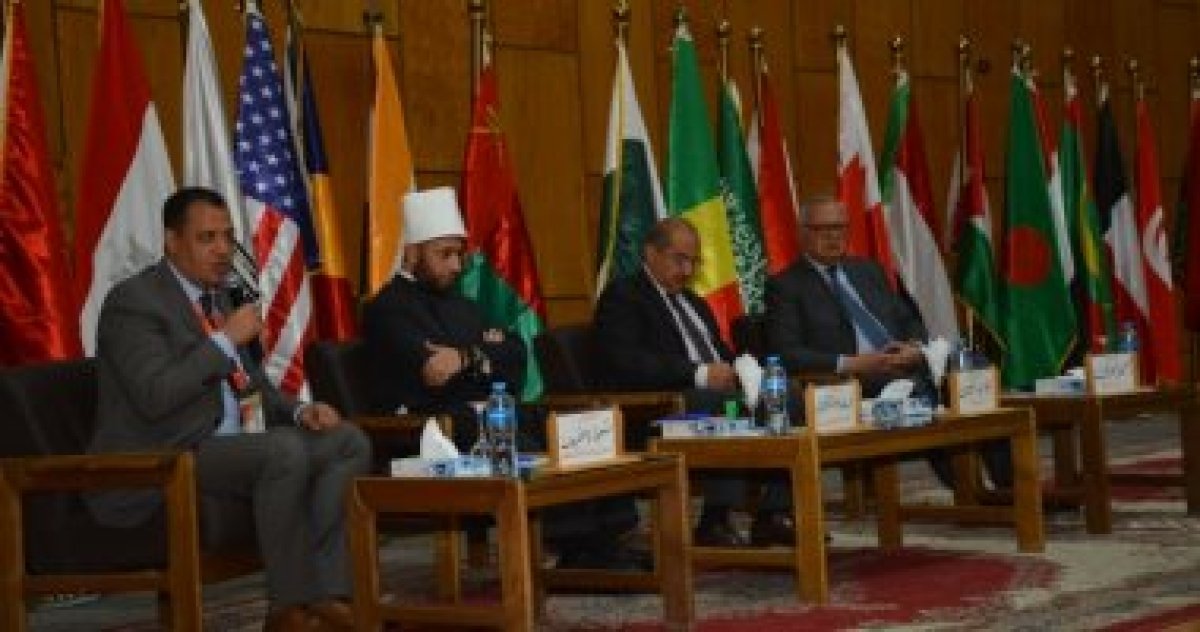 الدبلوماسية والأزهر فى مواجهة التطرف..جامعة أسيوط تواصل فعاليات "أسبوع الشعوب"